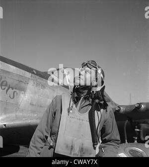 Le colonel Benjamin O. Davis, base aérienne, par Toni Frissell, Rametti, Italie, mars 1945. Banque D'Images