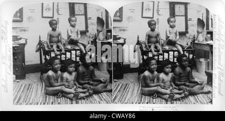 Stereocard avec les enfants afro-américains et racistes du texte : "tous les coons se ressemblent pour moi. par Strohmeyer & Wyman.' Underwood & Banque D'Images