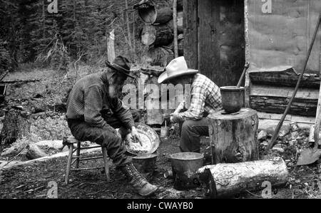 La ruée vers l'or, les mineurs avec de l'or dans une casserole, photo de F.W. Byerly Banque D'Images