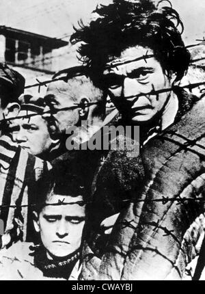 Les prisonniers dans le camp de concentration d'Auschwitz après leur libération par l'armée russe, 1945 Banque D'Images