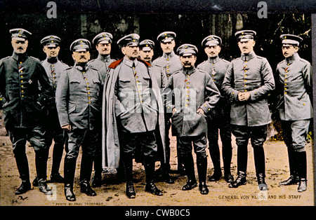 La Première Guerre mondiale, le Général Allemand Alexander Von Kluck (avec le cap), en charge de la campagne en Belgique et en France, avec des membres de Banque D'Images