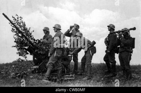 La Seconde Guerre mondiale, soldats anti-aérien allemand, ca. 1940 Banque D'Images