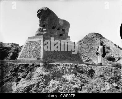 Babylone, un lion de basalte, l'Iraq, vers 1932. Banque D'Images