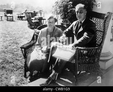 La Première Dame Eleanor Roosevelt, le président Franklin D. Roosevelt à leur domicile, à Hyde Park, New York, ca. 1940 Banque D'Images