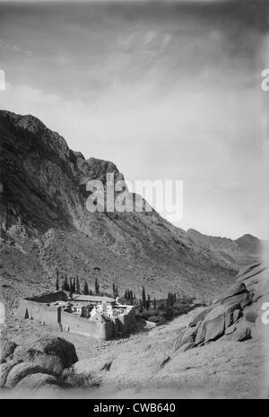 Le mont Sinaï, à Sinaï, via la mer Rouge, Tor, et Wadi Hebran, monastère de St Katherine (aka Monastère de Saint Catherine) à partir de Banque D'Images