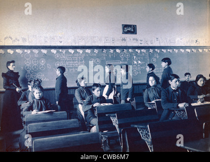 Les étudiants autochtones américaines au cours de la classe de mathématiques à l'école indienne de Carlisle, Carlisle, PA Cyanotype par Frances Benjamin Banque D'Images