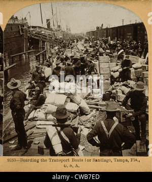 La guerre hispano-américaine. L'embarquement pour les bateaux de transport à destination de Santiago, Cuba. Tampa, Floride, stereocard, 1898 Banque D'Images