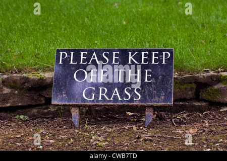Ne pas marcher sur l'herbe signe. Banque D'Images