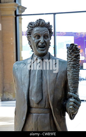 La statue du célèbre comédien Liverpool Ken Dodd Banque D'Images