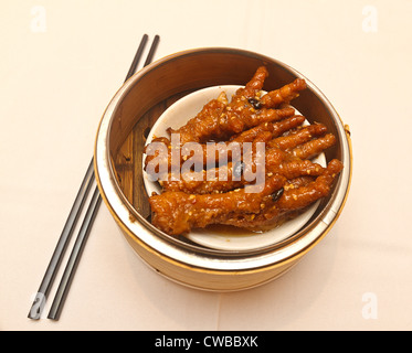 Pieds de poulet, un plat populaire en Chine ont souvent servi de dim sum, qui est chinois le brunch. Banque D'Images