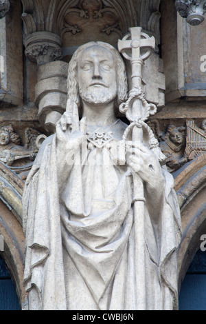 Bruxelles - Jésus Christ statue de Notre Dame du Sablon église gothique - portail ouest. Banque D'Images