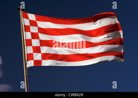 Photo symbole, drapeau de l'état de Brême dans le vent Banque D'Images