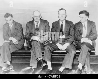 Les membres de la bande de Roger Touhy en garde à vue pour le procès pour l'enlèvement de gangster John facteur. De g. à d. : Albert Kator, Edward Banque D'Images