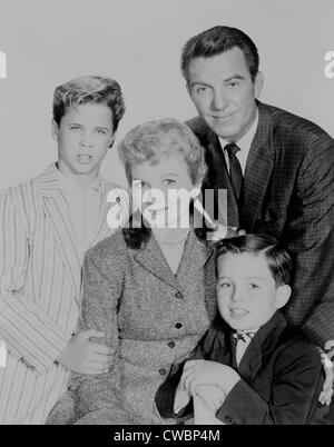 Cleaver famille de la LAISSER À BEAVER émission de télévision. Cast photo de la première année de ses six ans exécuté sur CBS à partir de Banque D'Images