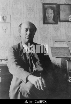 Arnold Schoenberg (1874-1951), dans son atelier, 1911. Un moderniste, il compose avec une note de 12, la référence à l'échelle de rejet Banque D'Images