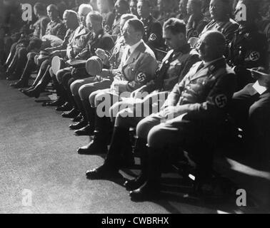 Adolf Hitler et d'autres dignitaires nazis, lors de la 7e rassemblement du parti nazi à Nuremberg, en 1935. Première rangée de droite : Julius Banque D'Images