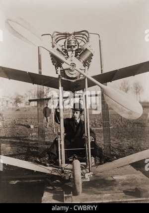 Alberto Santos-Dumont (1873-1932), pionnier de l'aviation brésilien aux commandes d'avion en 1907. Il a été le premier à voler un Banque D'Images