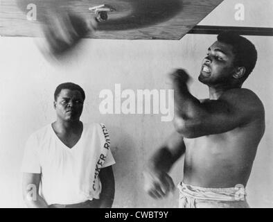 Muhammad Ali, travaille sur la lumière sac dans Miami, Floride. 1965. Banque D'Images