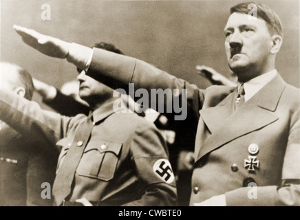 Adolf Hitler, donnant salut nazi. À droite d'Hitler est Rudolph Hess. 1939. Banque D'Images