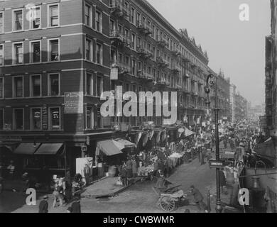 Vue de Rivington Street à New York City's Lower East Side quartier juif en 1909. Banque D'Images