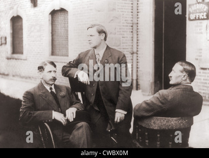 Leader du travail Big Bill Haywood (centre), avec co-defendents, Charles Moyer et George Pettibone en dehors de la Boise Sherriff's Banque D'Images