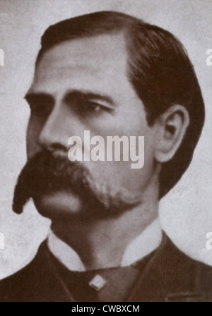 Wyatt Earp (1848-1929), le légendaire héros de l'Ouest de nombreux métiers, y compris l'homme, Gamble, tricorps-keeper. Peee a été l Banque D'Images