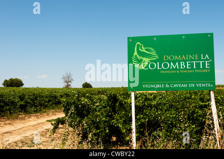 Signe pour le domaine la Colombette producteurs de vins en Languedoc, dans le sud de la France. Banque D'Images