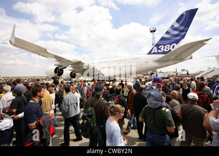Foule et de l'Airbus A380 à l'AID Banque D'Images