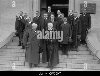 Célèbre inventeur, Alexander Graham Bell, sur les marches de la National Geographic Society pour célébrer l'anniversaire de la Banque D'Images