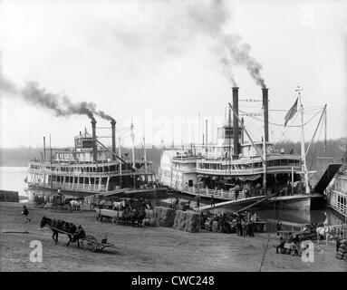 Bateaux sur le fleuve Mississippi, la réception de marchandises et de fournitures à l'Vicksburg landing. Les Africains Américains fournir le disque Banque D'Images