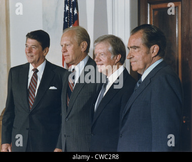 Quatre présidents Reagan et Carter Ford Nixon avant de partir pour l'Égypte et de l'enterrement de Sadate. 8 octobre 1981. (BSLOC 2011 2 20) Banque D'Images