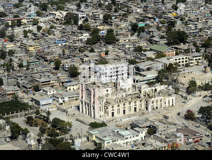 Ruines de la cathédrale catholique à Port-au-Prince Haïti après le tremblement de terre de magnitude 7.0 le 12 janvier 2010. Banque D'Images