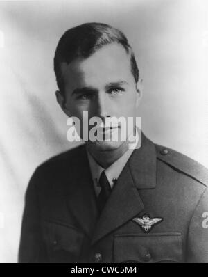 Nous l'avenir le Président George H. W. Bush comme un pilote de la marine pendant la Seconde Guerre mondiale. Ca. 1942. Banque D'Images