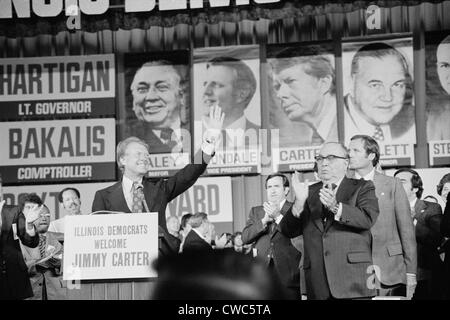 Jimmy Carter et le maire Richard J. Daley lors de la Convention démocratique de l'Etat de l'Illinois à Chicago en Illinois. Le 9 septembre prochain. 1976. Banque D'Images