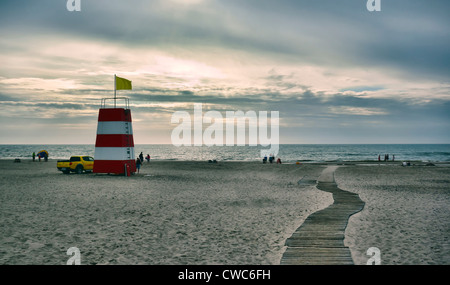 Lifeguard station sur une plage danoise Banque D'Images