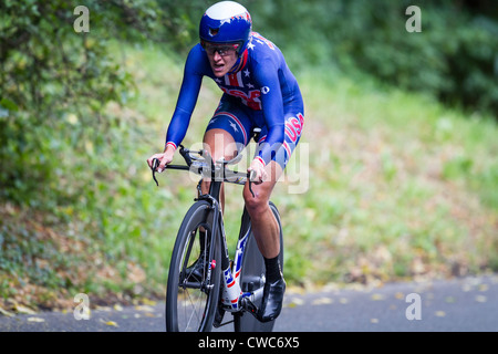 Kristin Armstrong de l'USA racing dans les Jeux Olympiques de Londres 2012 la montre. Banque D'Images