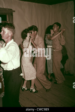 Square dance en milieu rural maison à McIntosh Comté de l'Oklahoma. Ca. 1938-1939. Banque D'Images