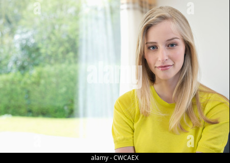 Portrait d'une belle femme sourire Banque D'Images