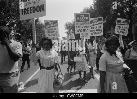 Marche sur Washington. Les Africains américains transportant une mer dense de signes. Le 28 août 1963. Banque D'Images