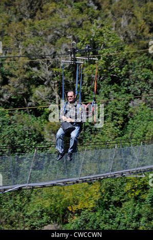 Le plus long pont tournant de Nouvelle-Zélande traversant la rivière Buller au parc d'attractions et de patrimoine Buller gorge, près de Murchison sur la State Highway 6 au nord-ouest Banque D'Images