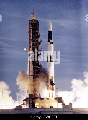 Lancement de Skylab sur deux étapes de Saturn V missile. Le lancement sans pilote a effectué la première station spatiale en orbite autour de la Terre. Banque D'Images