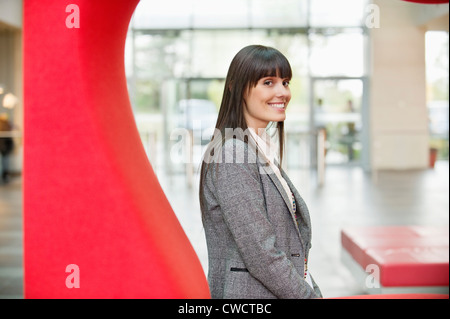 Portrait of a woman smiling in an office Banque D'Images