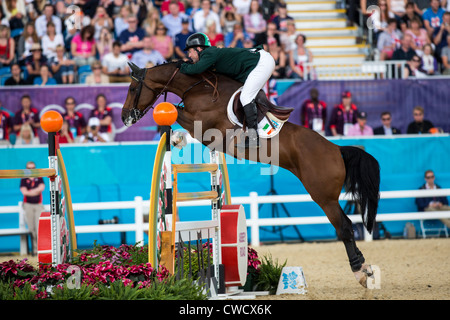 Médaillée de bronze Cian O'Connor (IRL) équitation BLUE LOYD 12 dans l'événement équestre de saut individuel aux Jeux Olympiques d'été Banque D'Images