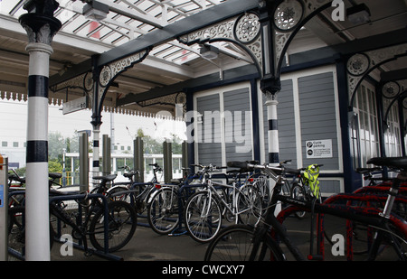 Parking à vélo à la gare ferroviaire de Northgate Newark Newark-on-Trent, Newark, Nottinghamshire, Angleterre, RU Banque D'Images