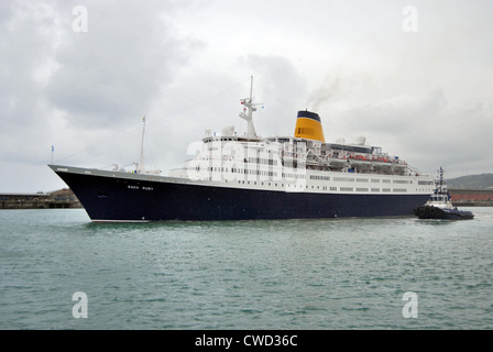 L'ancien combattant cruise ship Saga Ruby quitte Dover sur une croisière pour les Fjords norvégiens Banque D'Images