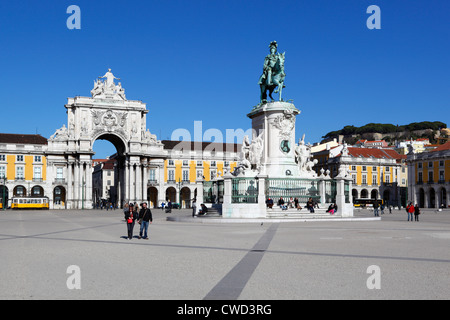 Praca do Comercio avec statue équestre de Dom Jose et Arco da Rua Augusta Banque D'Images