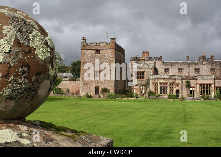 Château de Muncaster et terrains dans la région de Lake district Banque D'Images