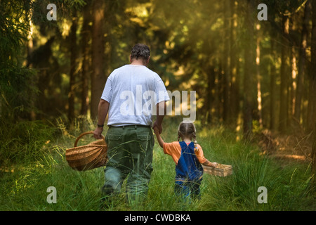 Père,fille,à pied Banque D'Images