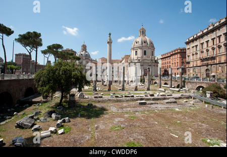 Piliers à la basilique Ulpia au Forum Traiano Rome Italie Banque D'Images