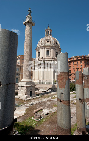 Piliers à la basilique Ulpia au Forum Traiano Rome Italie Banque D'Images